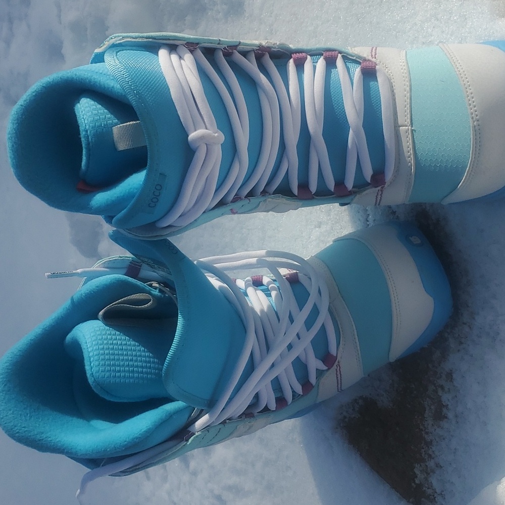 Burton Coco Womens Snowboard Boots!  Light Blue & White US size 6